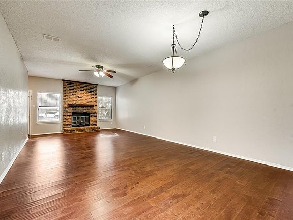 5th image of 3923 Evergreen St