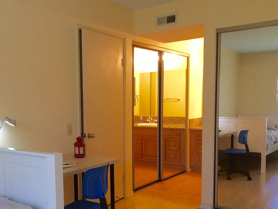 4010 Porte La Paz #68