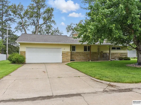 2417 N Fairway Dr, Fremont, NE 68025