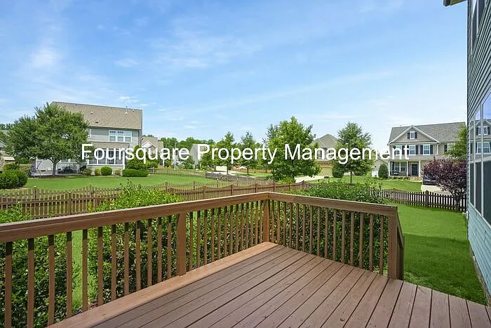 100 Cabot Dr — Photo 5