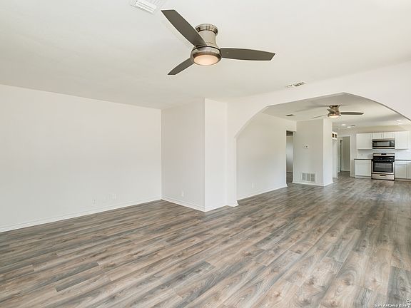 5th image of 118 Marquette Dr