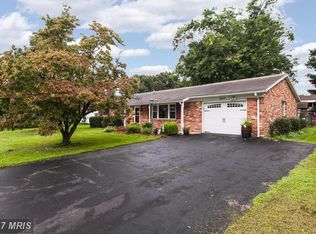 10822 Oak Valley Dr, Hagerstown, MD 21740