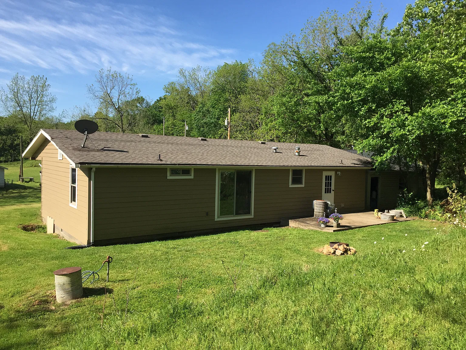 3 bed, 1300 sqft, $1,500 — Photo 2