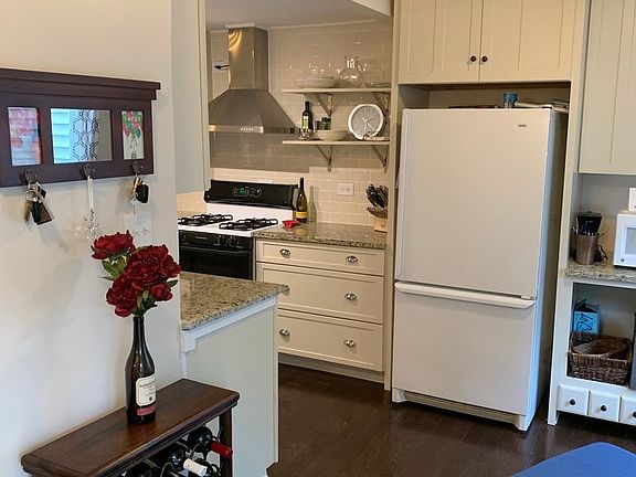 5th image of 30W355 Oakmont Dr