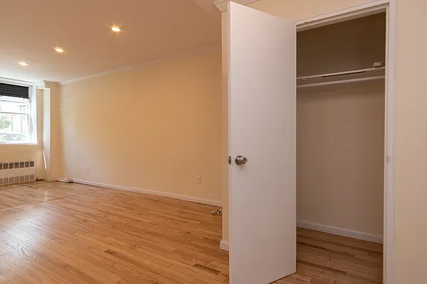 Sold by Rhona Realty | media 8