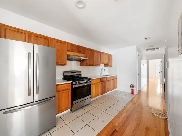 83 Oxford Avenue image 4 of 24