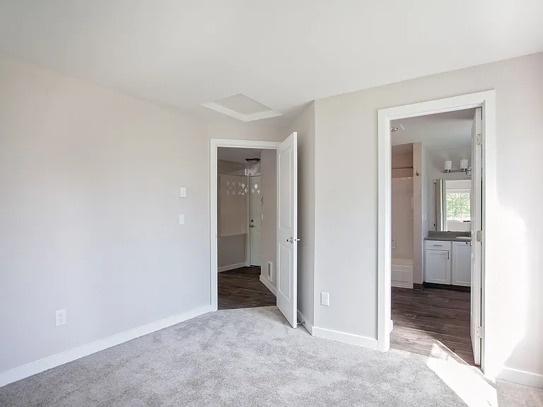 Stonesthrow Apartments — Photo 26