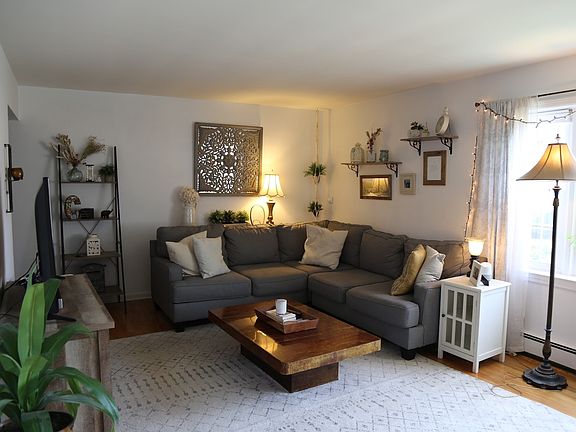 2nd image of 565 Grove St #3E