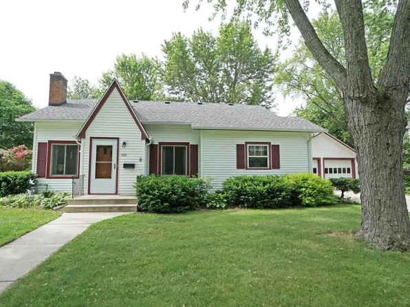 727 Washington St, Oconomowoc, WI 53066