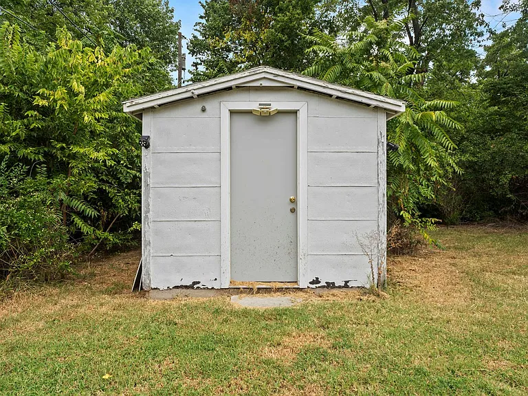 1616 E Funston St — Photo 10
