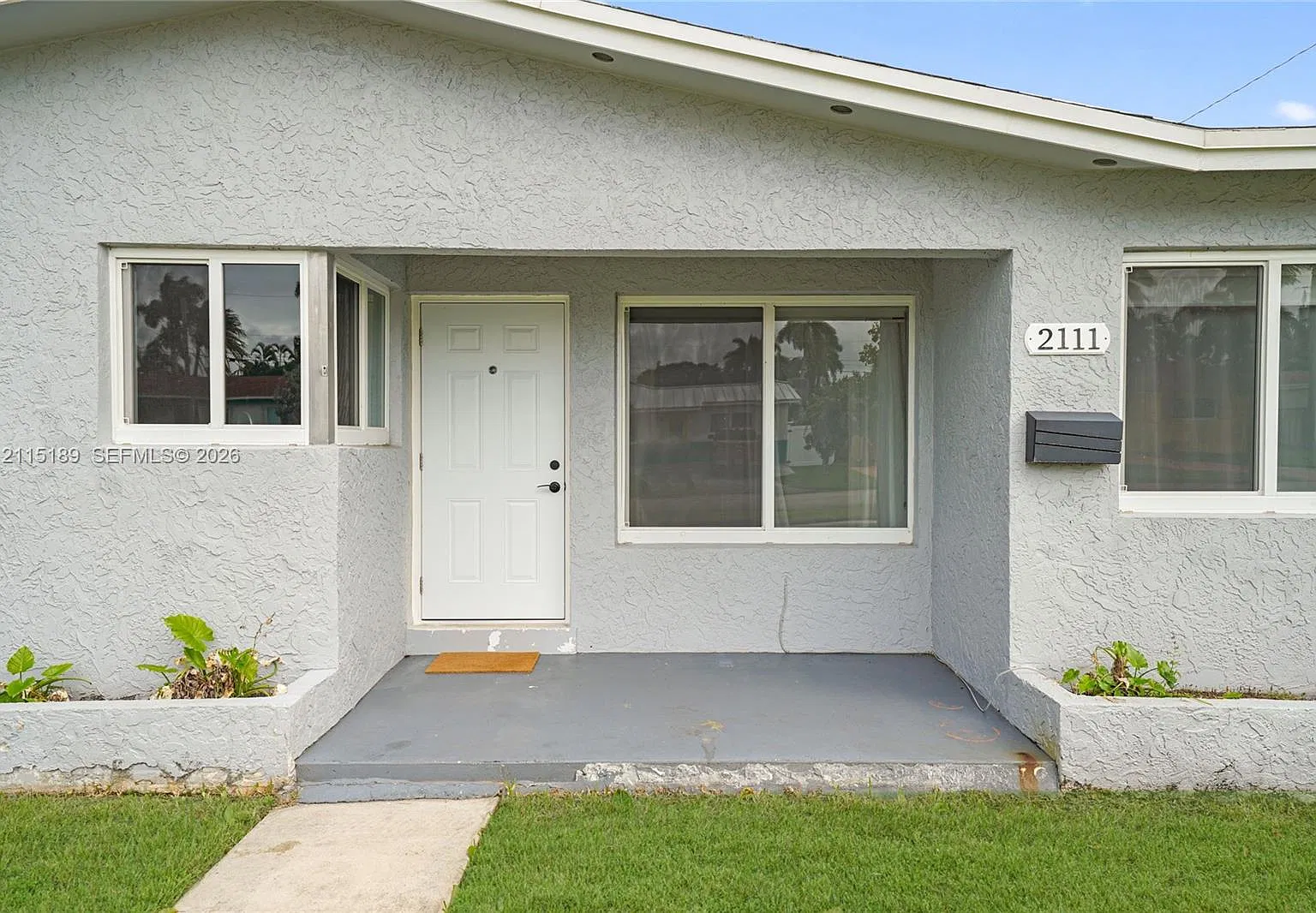 Flamingo Manors — Photo 4