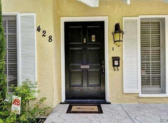 2nd image of 428 S Sycamore Ave