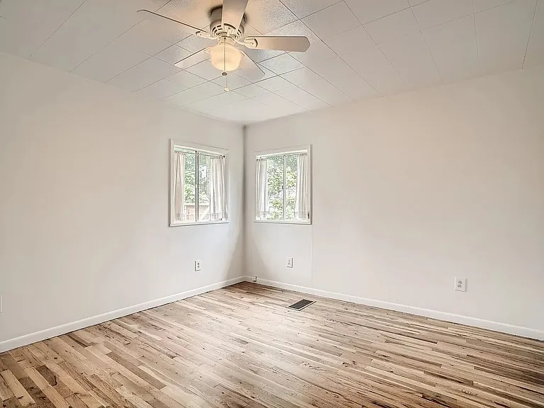 2135 Norwood Ave — Photo 21