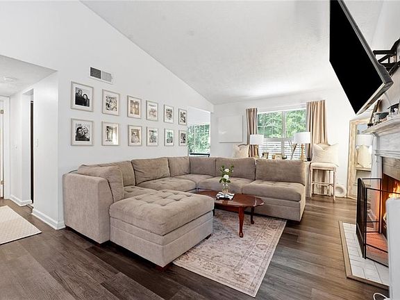 4th image of 1414 Glenleaf Dr