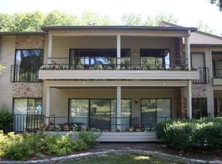 37 Abbey Villa Cir #D, Fontana, WI 53125