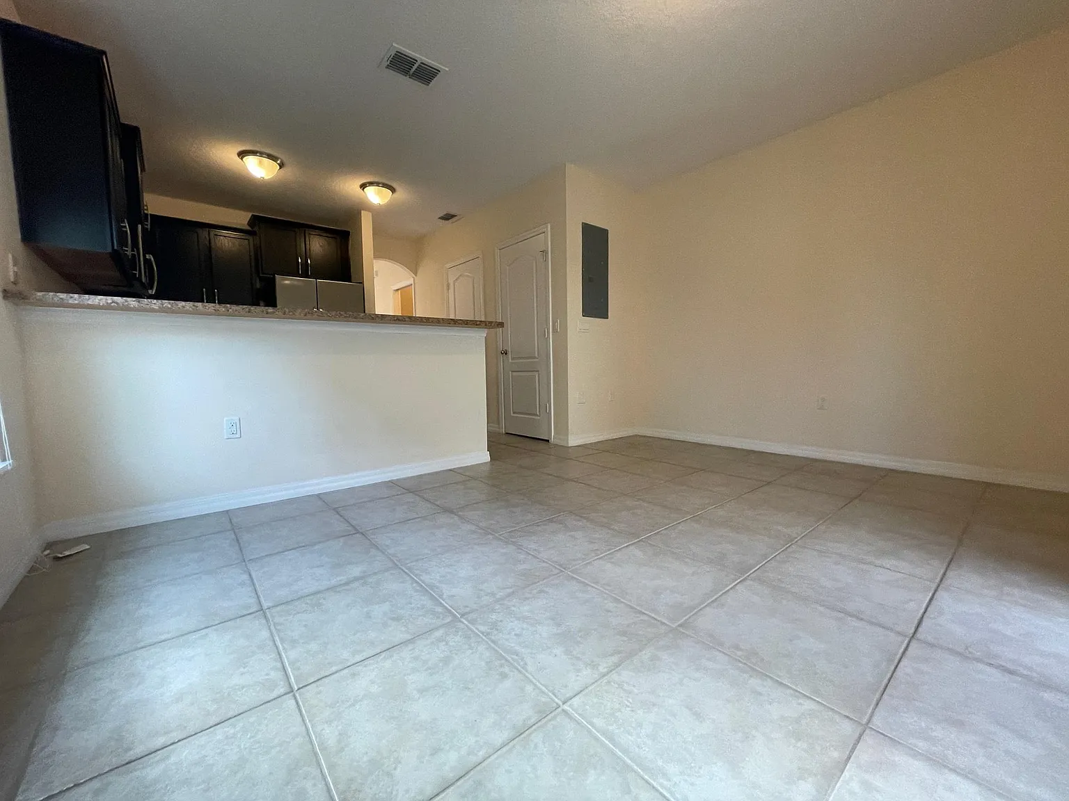 3 bed, 2.5 bath, 1420 sqft, $1,899 — Photo 4