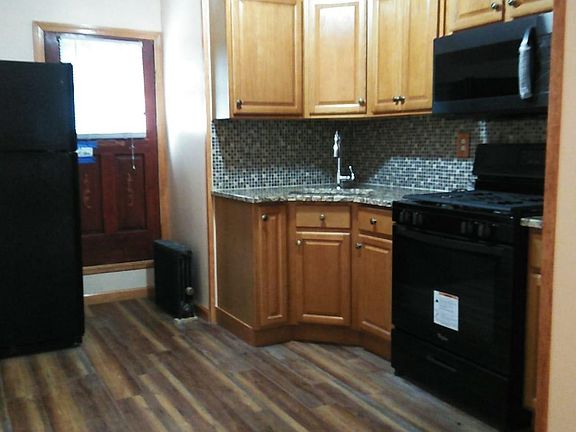 2nd image of 942 E 98th St