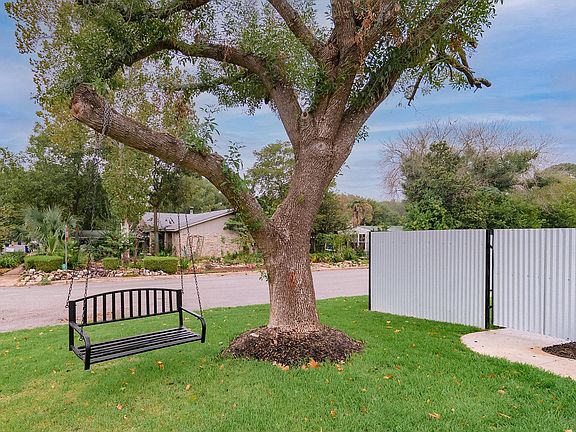 3rd image of 1651 Chippeway Ln