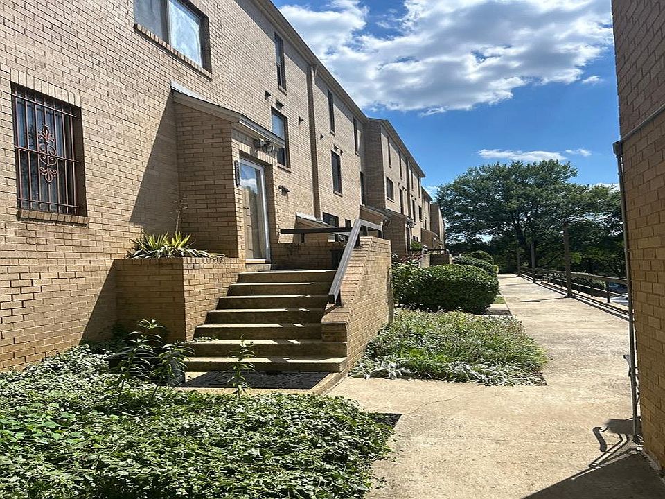 1st image of 2741 31st Pl NE