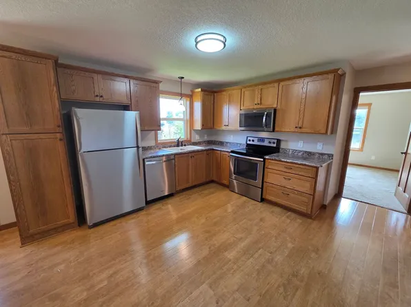 38231 Ewing Ct, North Branch, MN 55056