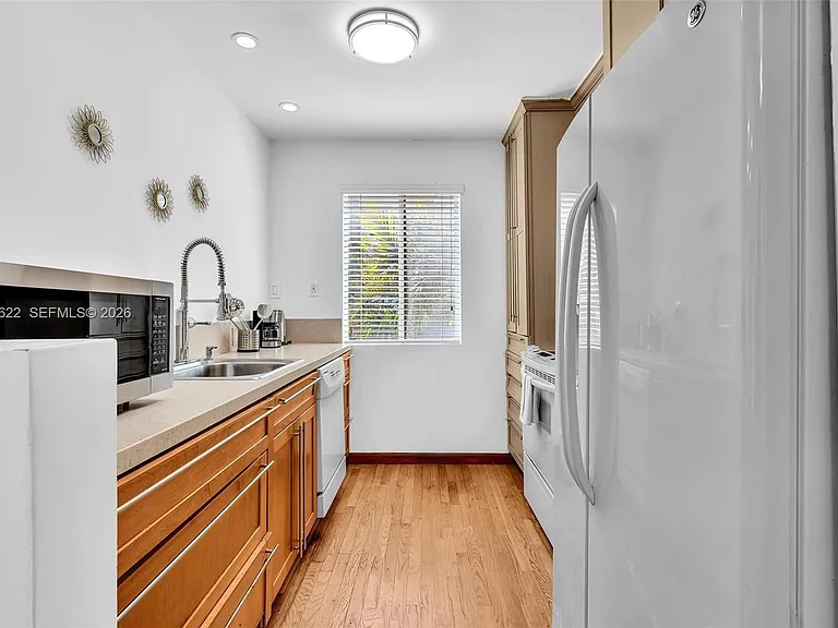 10004 E Bay Harbor Dr #9 — Photo 10
