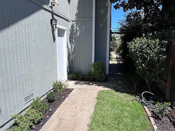 2nd image of 3479 Laird St