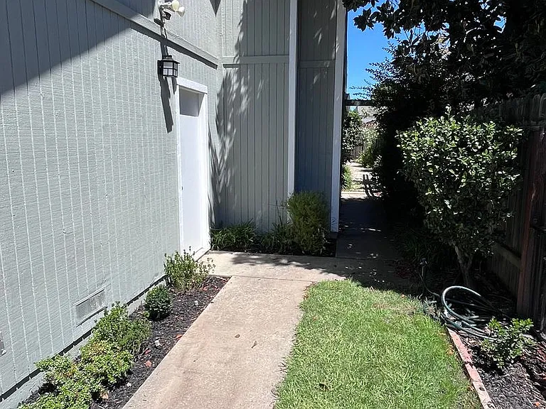 3479 Laird St — Photo 2