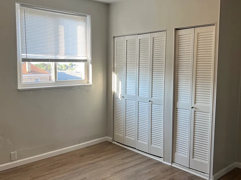 427 Ormsby Ave — Photo 6
