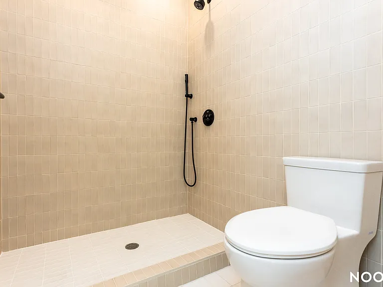 344 Lorimer St #4A — Photo 8