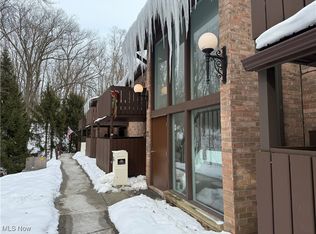 6830 Carriage Hill Dr APT 37, Brecksville, OH 44141
