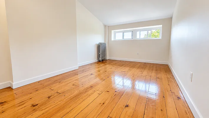 Bedroom, photo 1