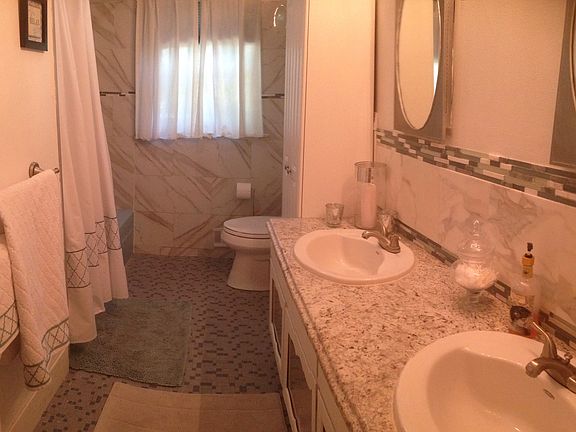 Main bath  Carrara marble 