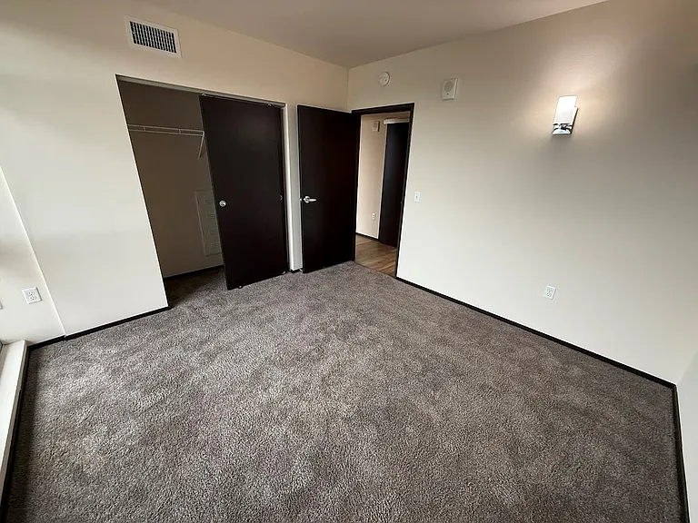 Galaxie High Rise Apartments — Photo 31