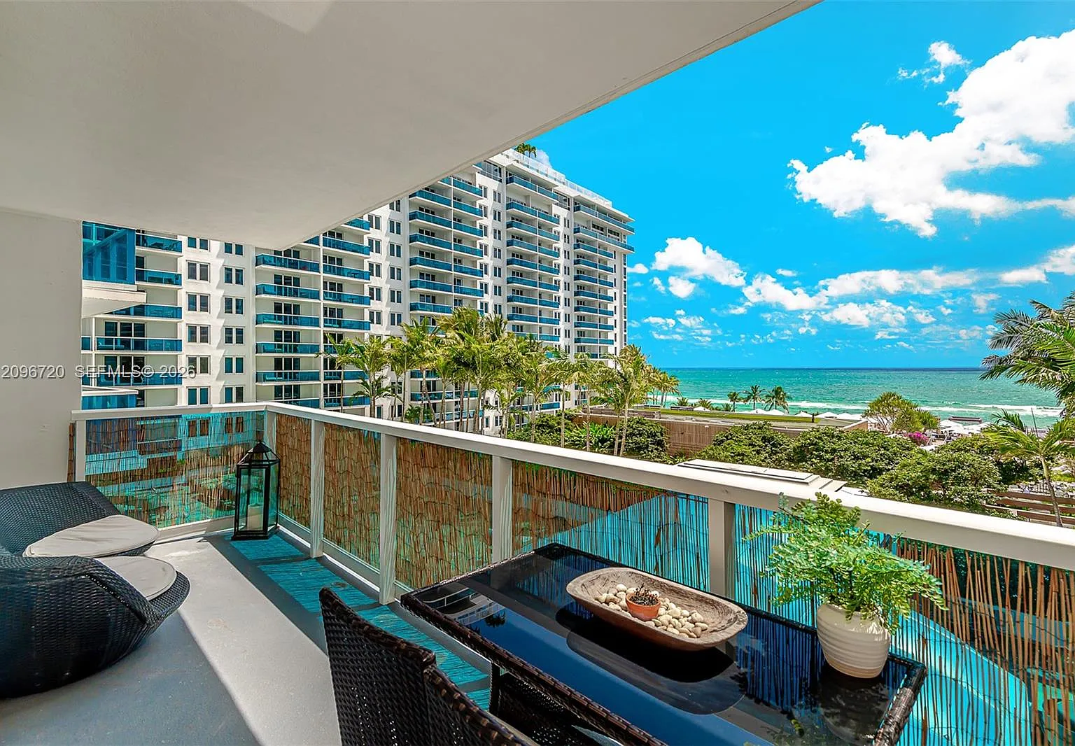 Roney Palace Condo — Photo 1