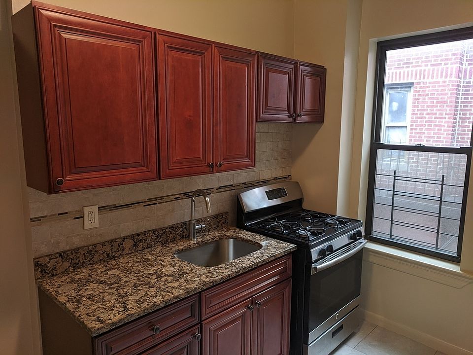 1st image of 2301 Creston Ave #D4