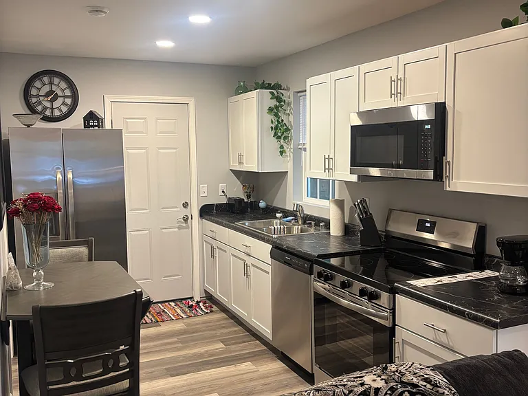202 W Jackson St #1 — Photo 5