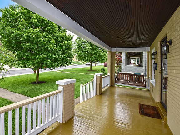 2nd image of 3221 Lookout Dr