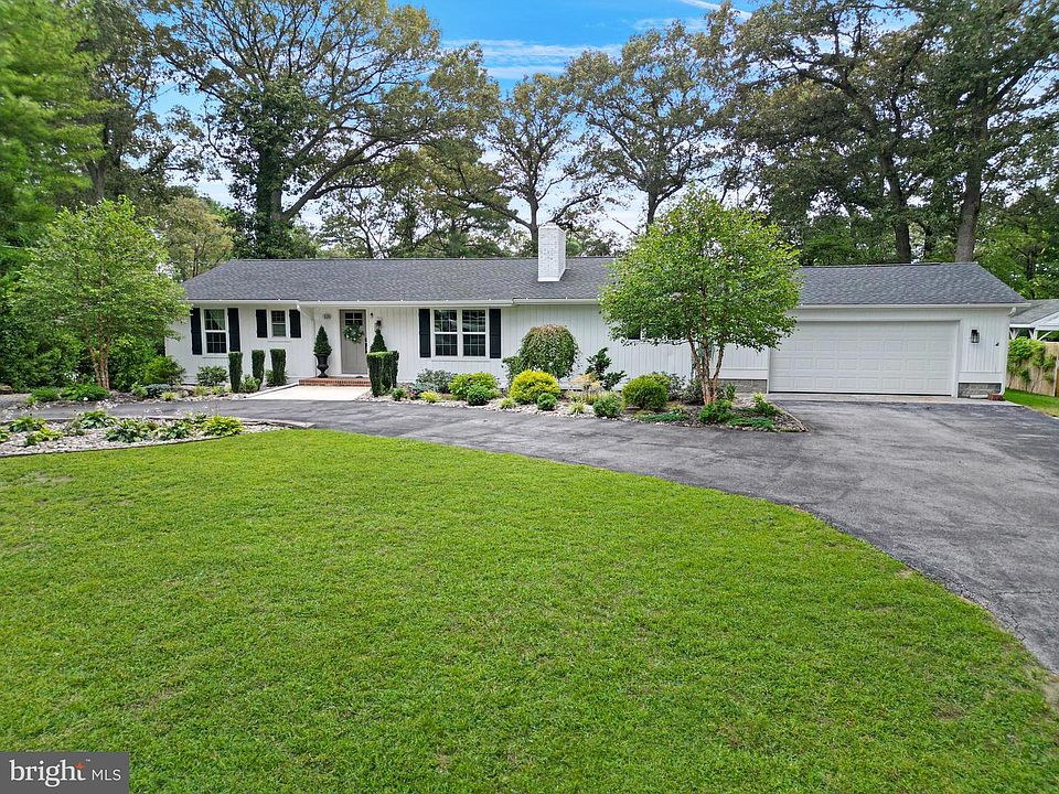 1st image of 120 Lakeview Dr