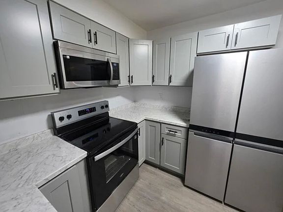 5th image of 1421 N Lakeview Ave #218