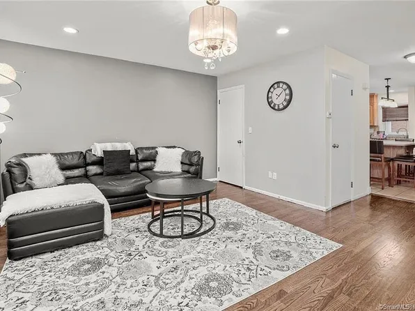 133 Seemans Ln APT 7, Milford, CT 06460