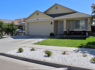 1113 Greenbrier Dr, Hanford, CA 93230