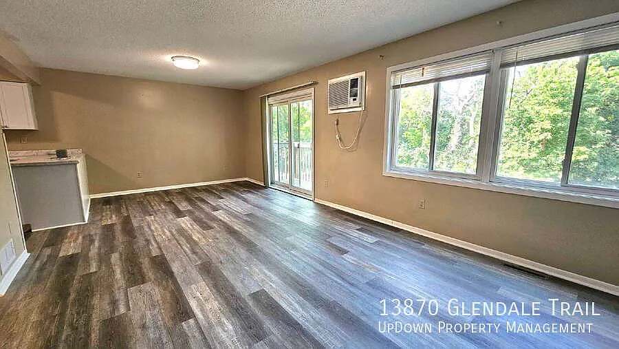 "Charming 3-Bedroom Haven with 2 Full Baths at 13870 Glendale Trail, Savage, MN Spacious 1000 Sq ... — Photo 4