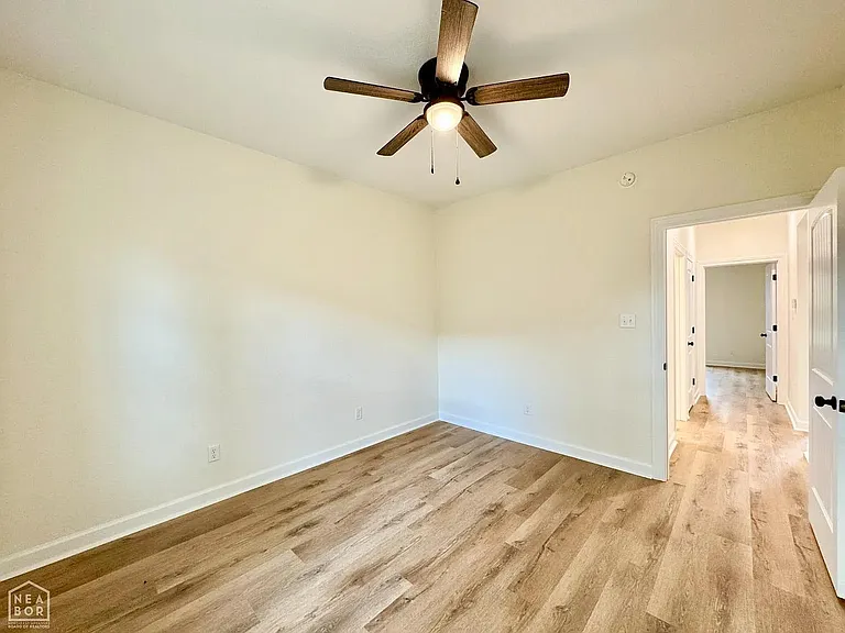 301 W Olympia St — Photo 11