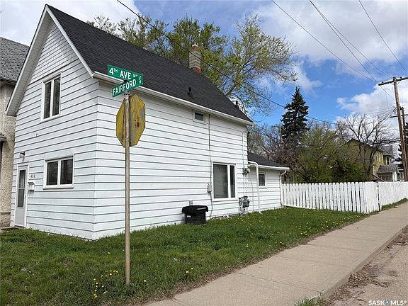 2nd image of 404 Fairford STREET W