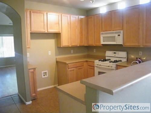 4th image of 1329 E Parkview Dr
