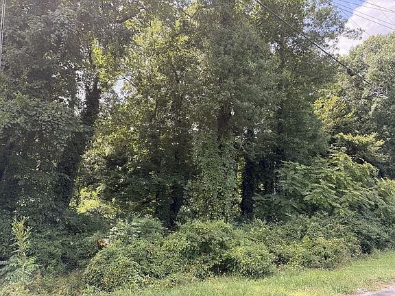 5th image of 913 Riverside Dr