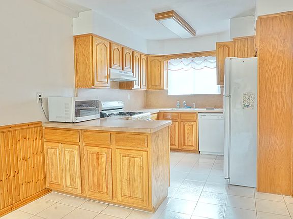 3rd image of 15 Tulip Cir