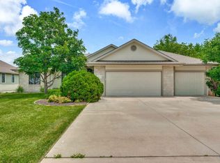 2518 SW Berkshire Dr, Topeka, KS 66614