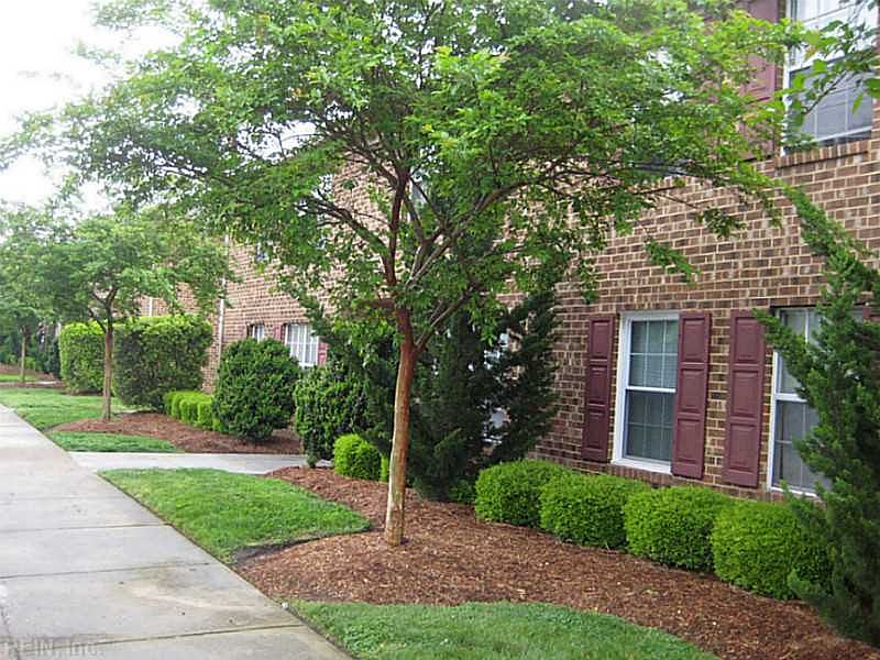 1st image of 467 Lisa Sq APT 215