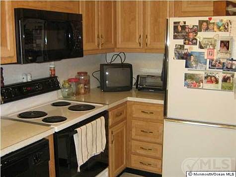 5th image of 909B Dumbarton Dr